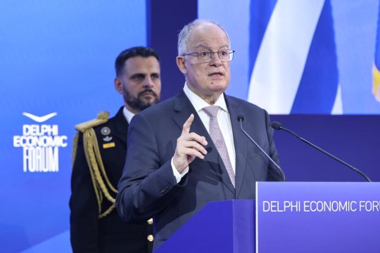 Τασούλας από το Delphi Forum: Η Ευρώπη χρειάζεται τις ΗΠΑ και το ανάποδο